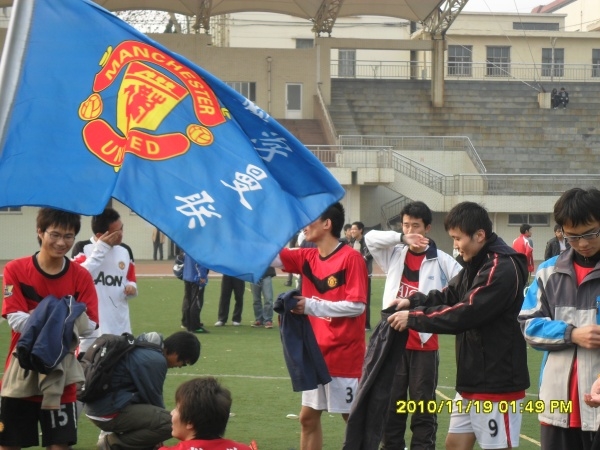 决赛后合影完收拾装备