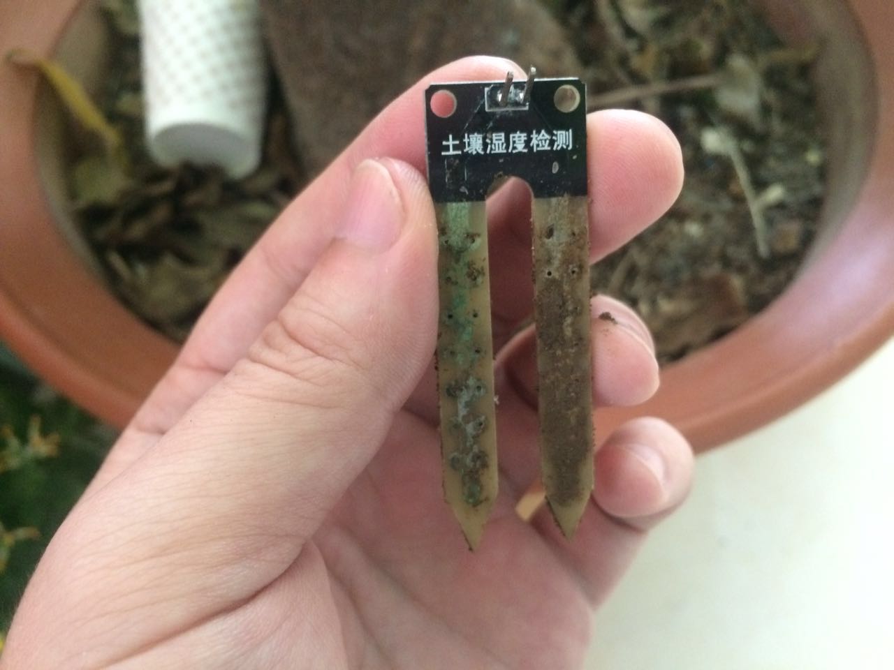 长时间使用的土壤检测装置被腐蚀